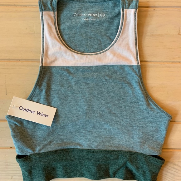 Outdoor Voices Tri-Tone Slashback Crop Top - Picture 2 of 3